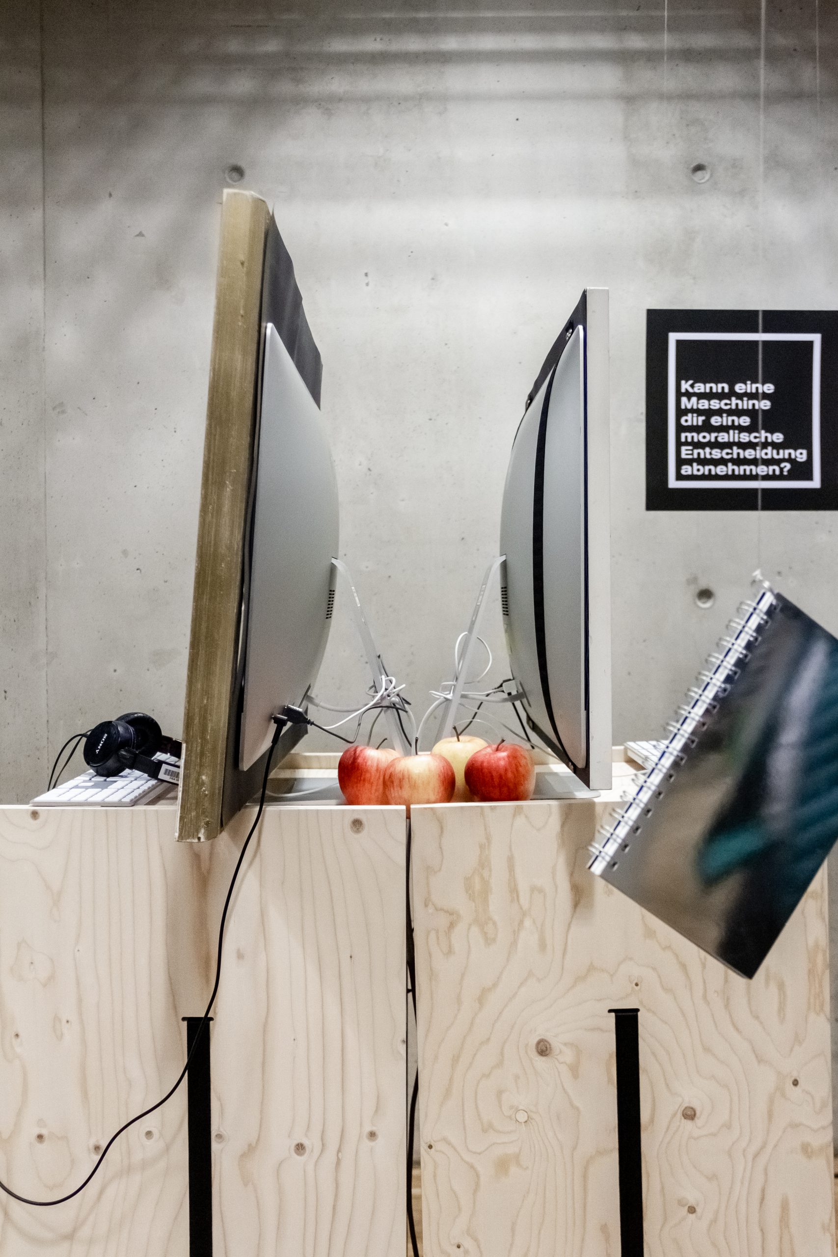 »prototyping futures«, Chatbot und Ausstellung